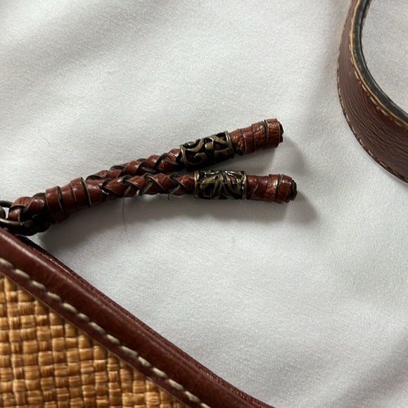 Fossil Woven Shoulder Bag with Leather Details - Picture 5 of 11
